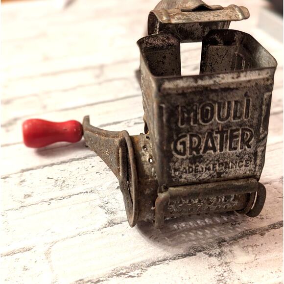 Mouli Cheese Grater with Red Handle - Picture 1 of 7